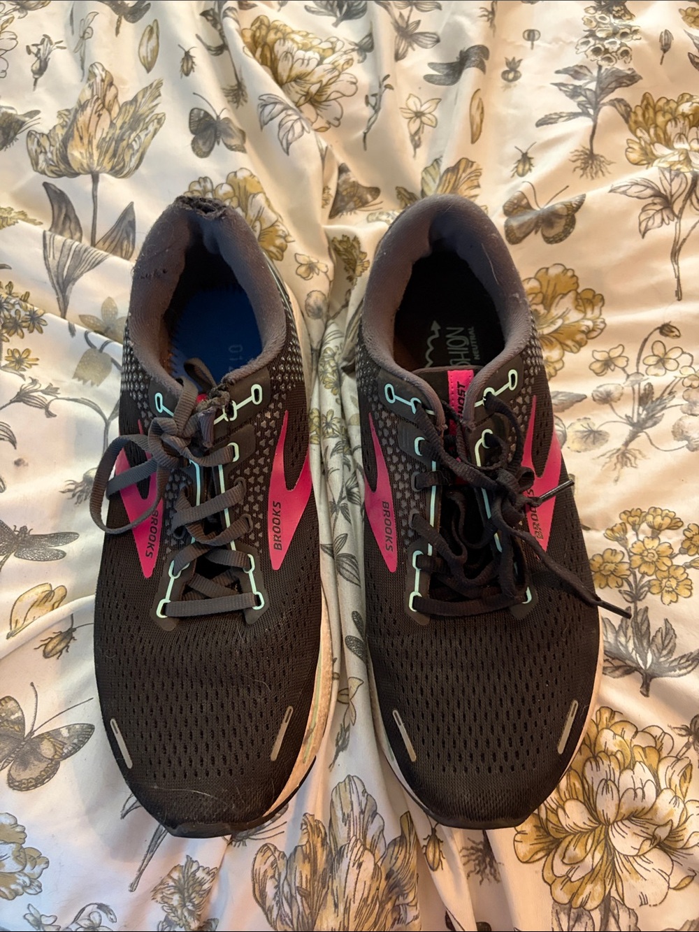 Brooks Women's Black and Pink Athletic Running Shoes